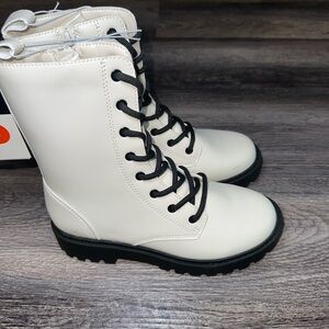 Girls Lace Up Combat Boots Size 1 New in box Shoes Easter